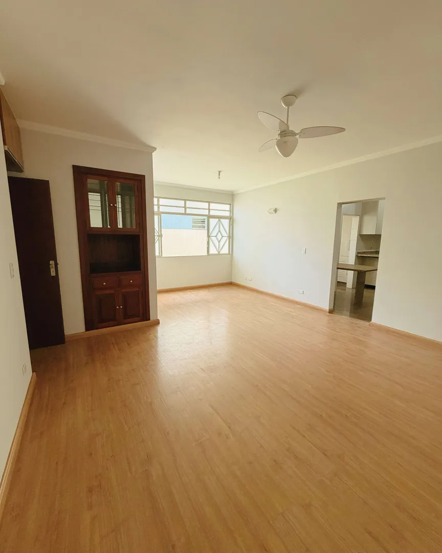 Apartamento à venda no Edifício Pamplona.