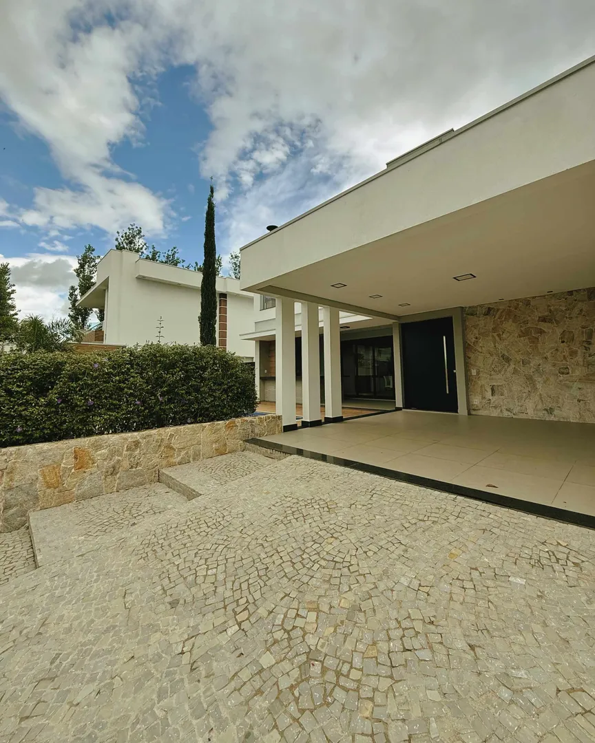 Casa alto padrão à venda no Condomínio Morro Azul II.